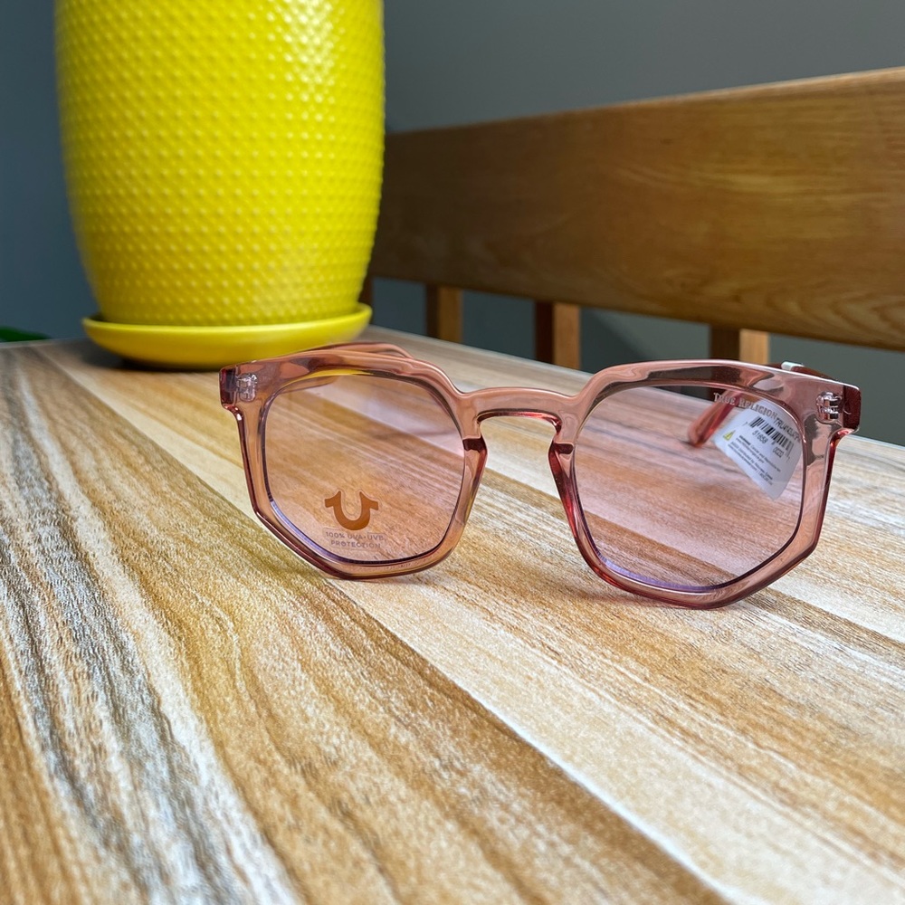 True Religion Pink Acrylic Frame Sunglasses - Picture 1 of 3